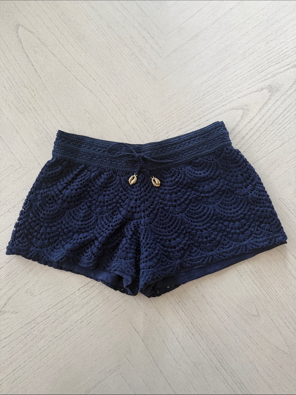 Lilly Pulitzer Navy Crochet Lace Skort with Shell Charms - XS - [PH1109]